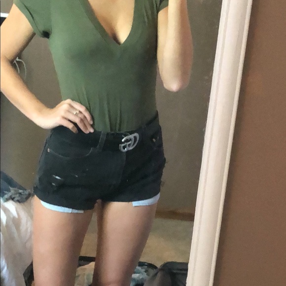 LEVI’S CUT OFF SHORTS - Picture 3 of 3